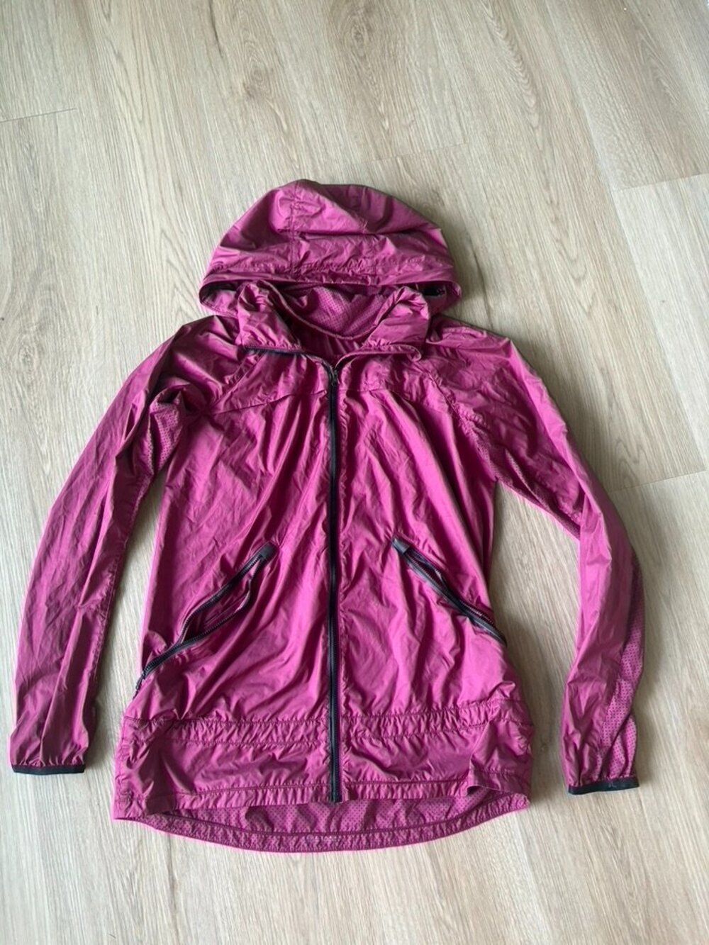 Lululemon Rain Jacket size 6 Maroon Hooded